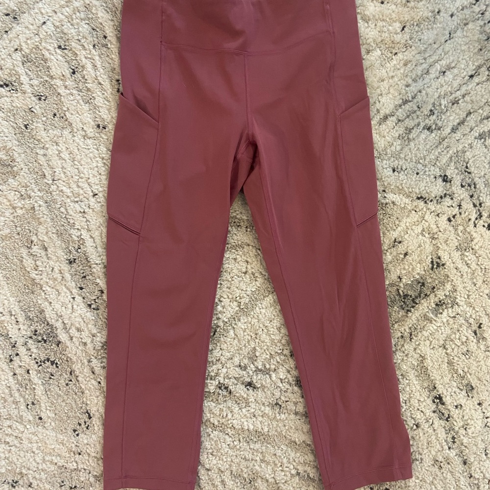 Lululemon 3/4 leggings EUC